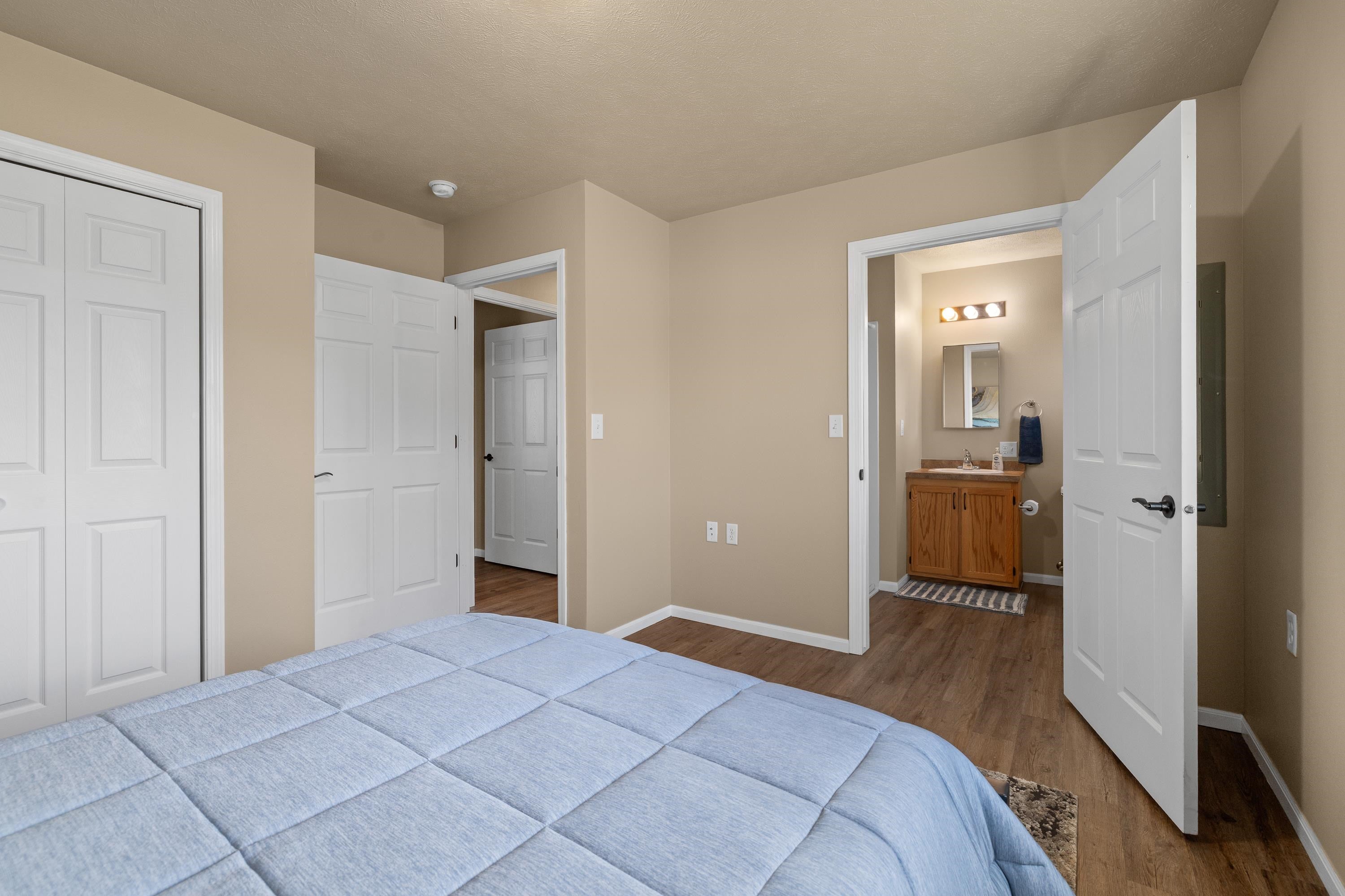 628 Shuttle Ct