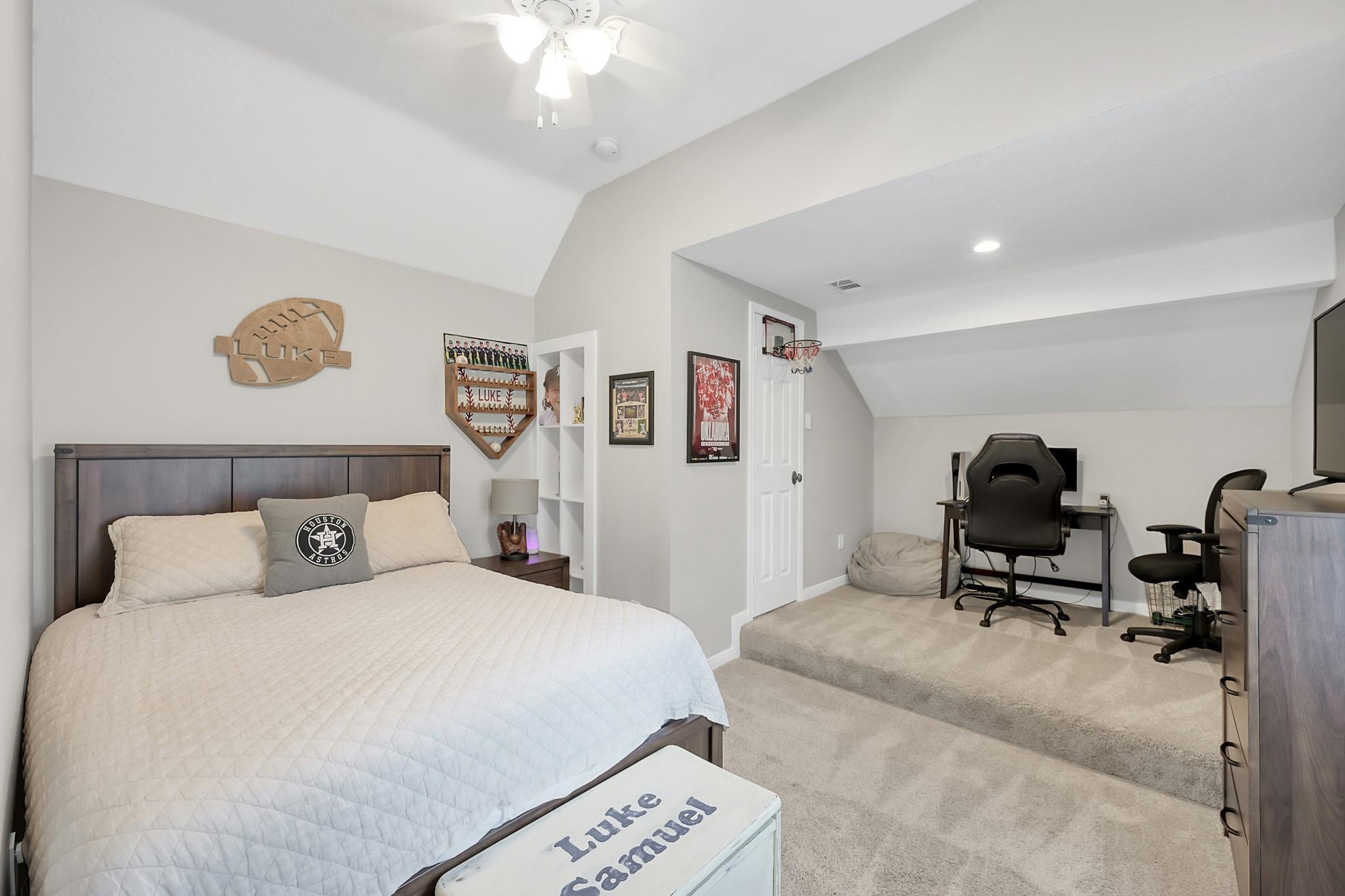 31 E Amberglow Circle