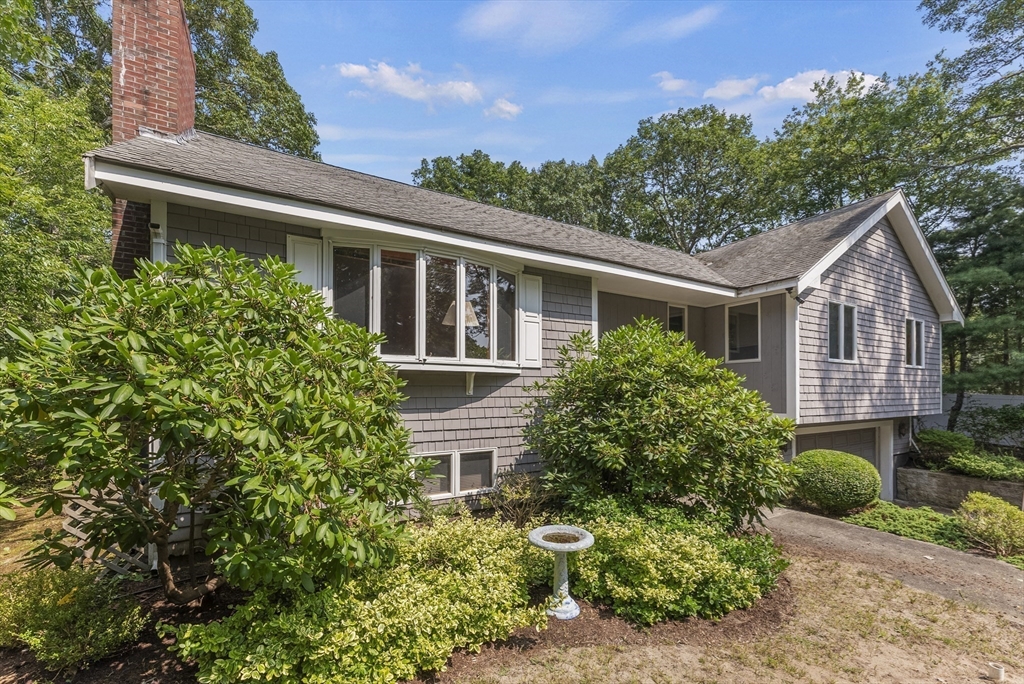 4 Quamhassett Rd