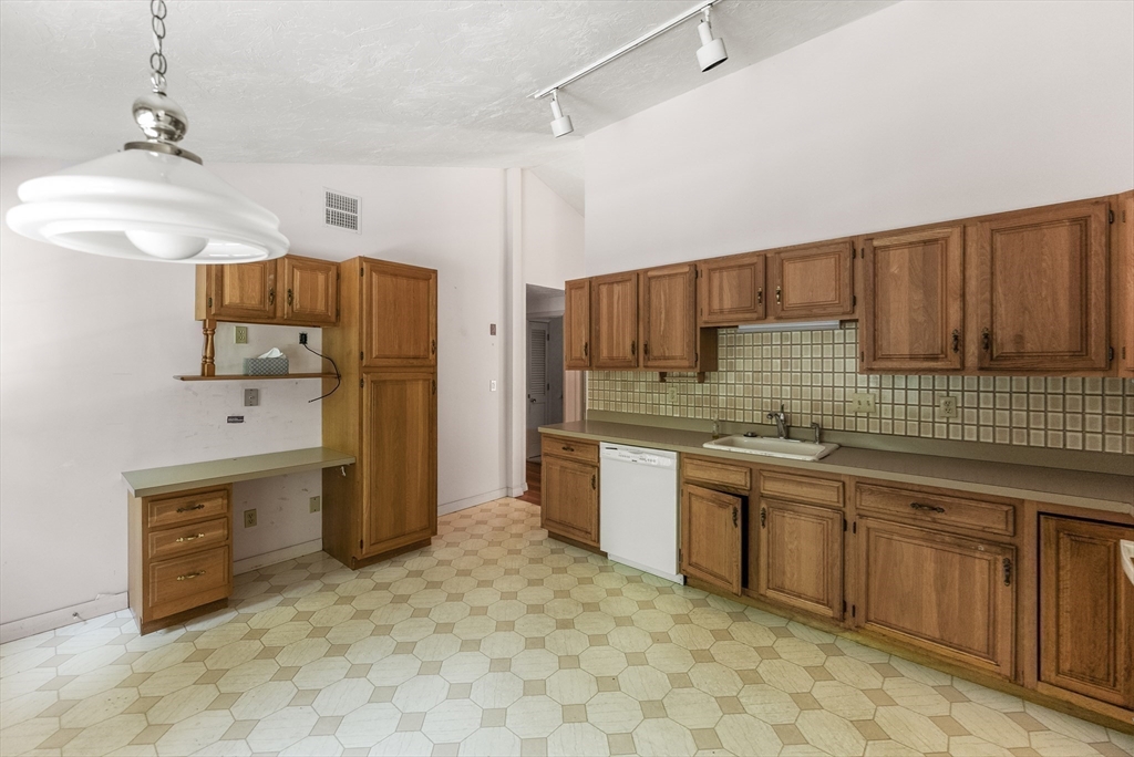 4 Quamhassett Rd