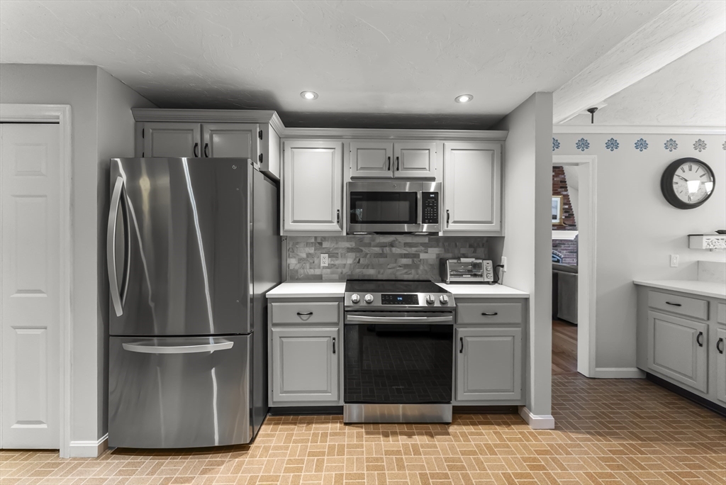 88 Tamarack Rd