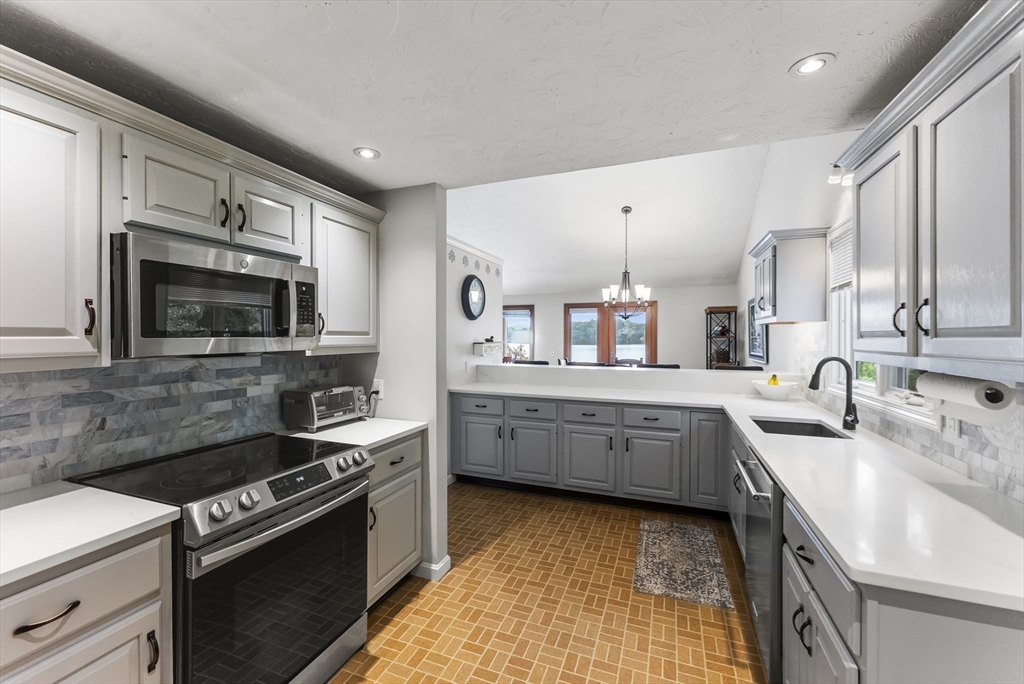 88 Tamarack Rd