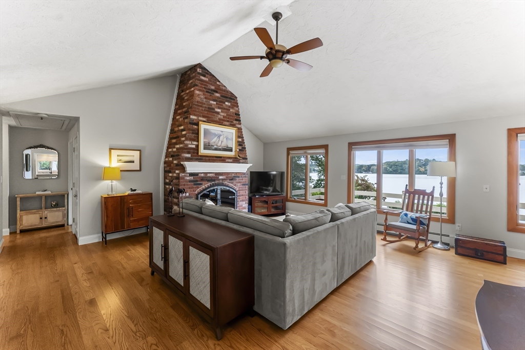 88 Tamarack Rd