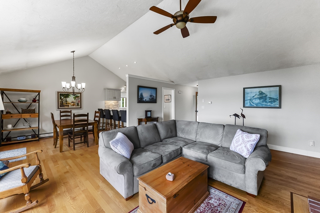 88 Tamarack Rd
