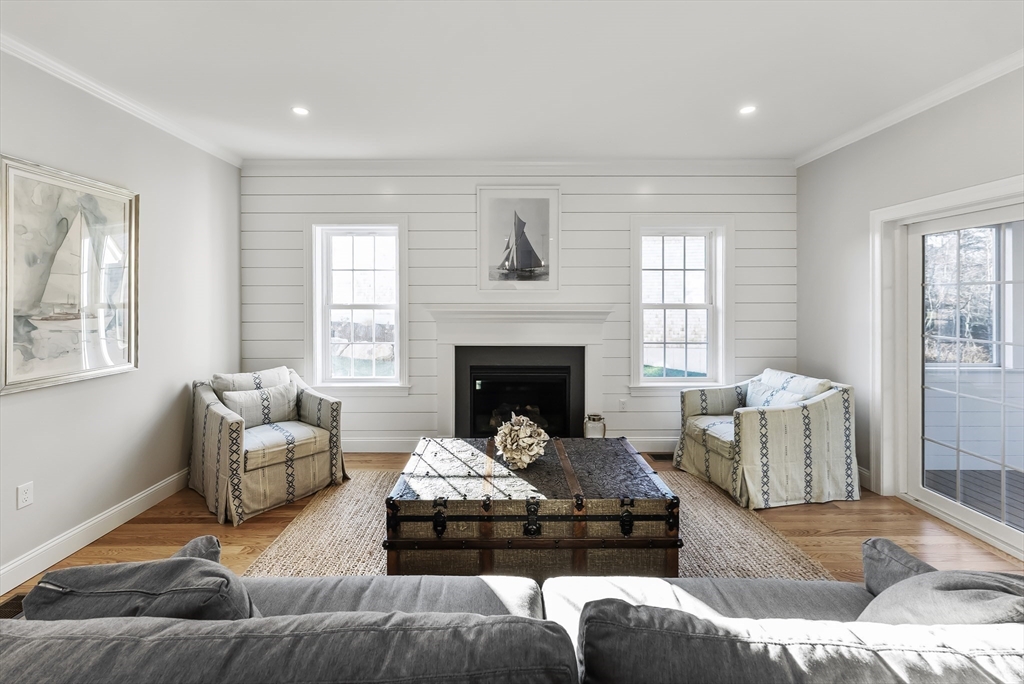 103 Thompson St