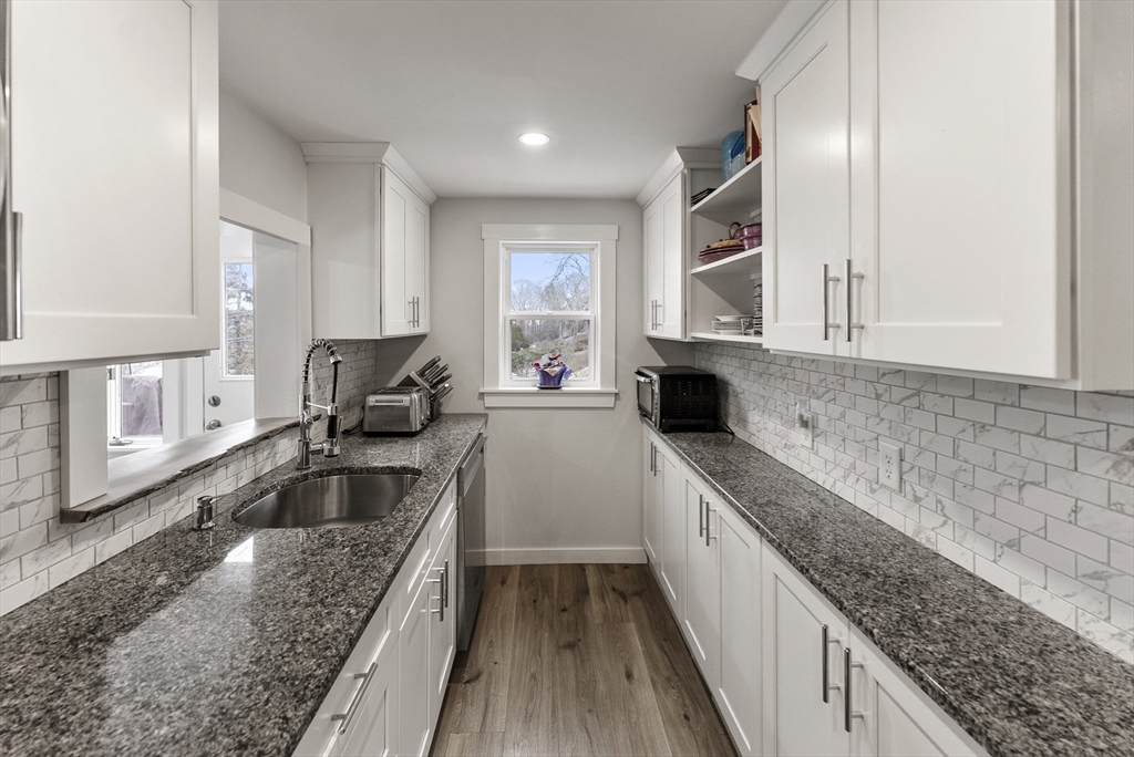 41 Bay Shore Dr