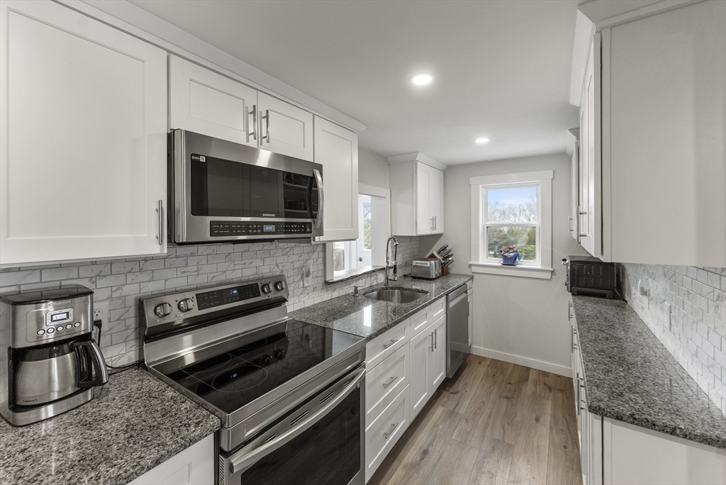 41 Bay Shore Dr