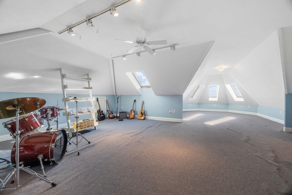 318 Center Hill Rd