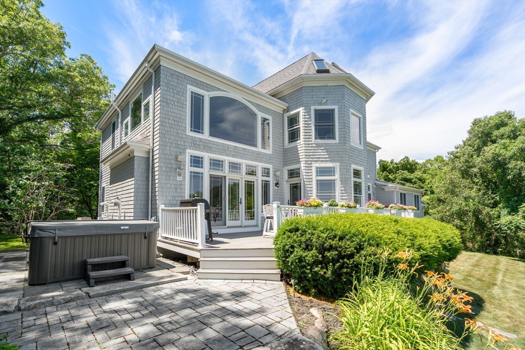 318 Center Hill Rd