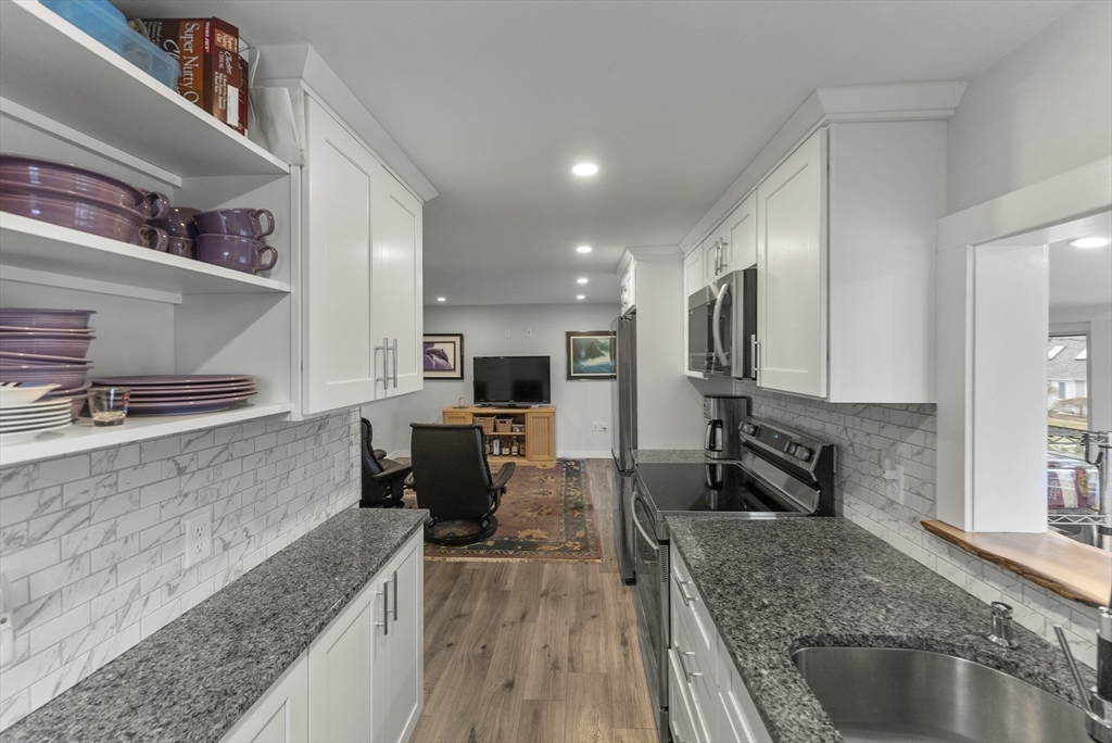 41 Bay Shore Dr