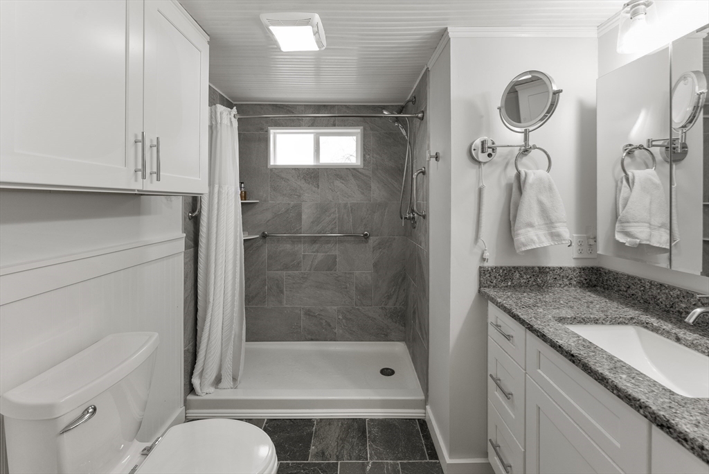 41 Bay Shore Dr