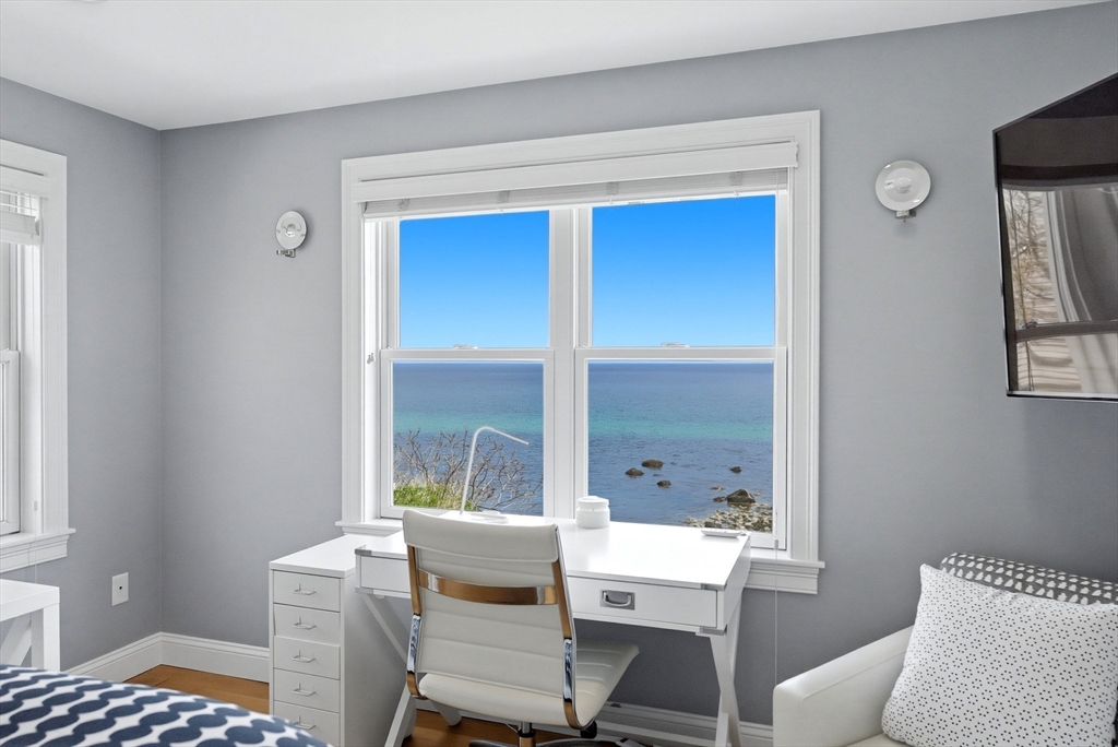 21 Shoreline Way