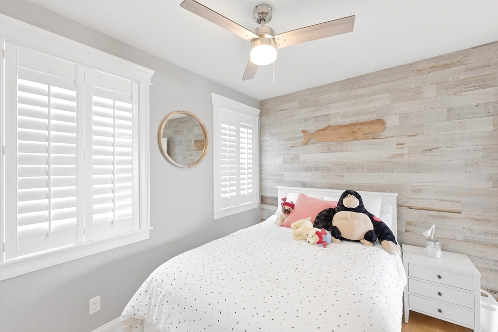 21 Shoreline Way