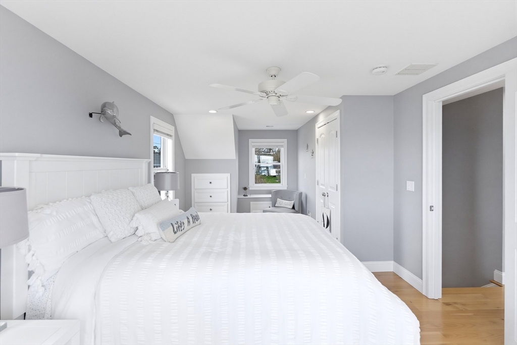 21 Shoreline Way