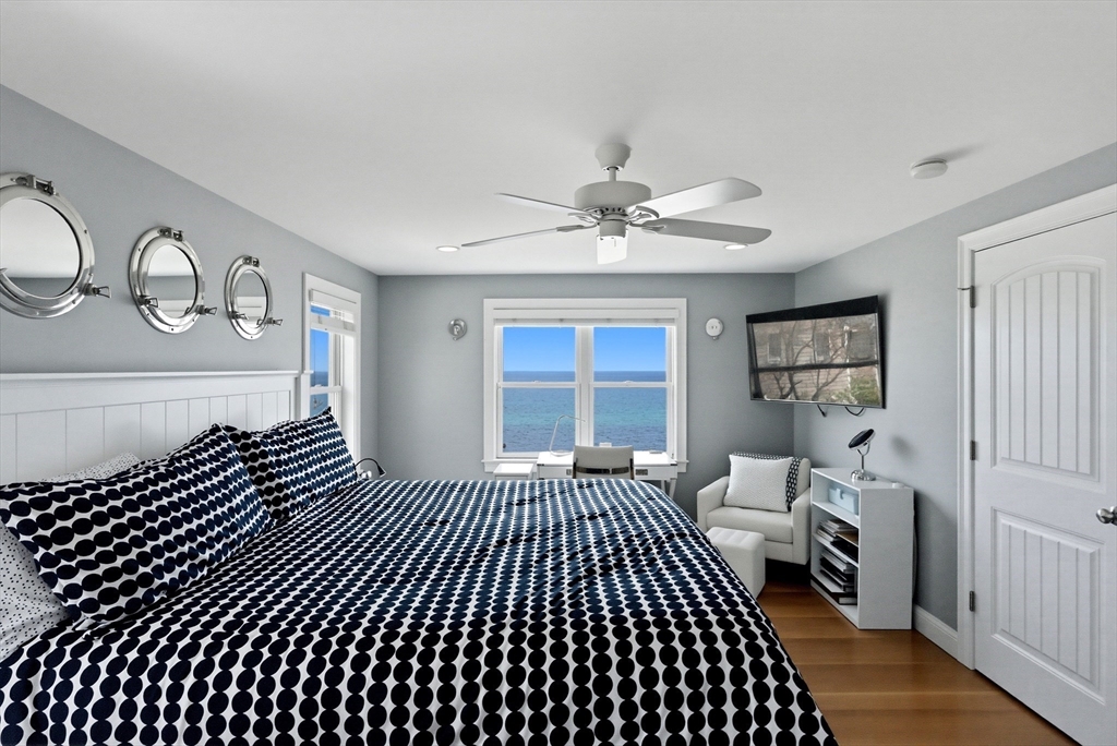 21 Shoreline Way