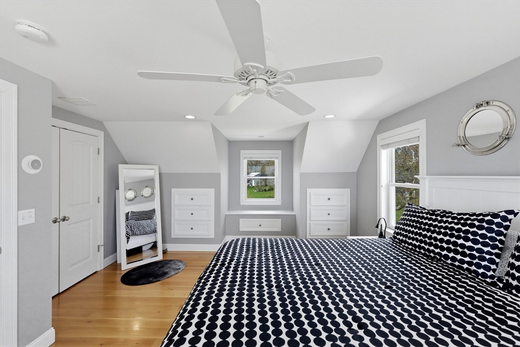 21 Shoreline Way