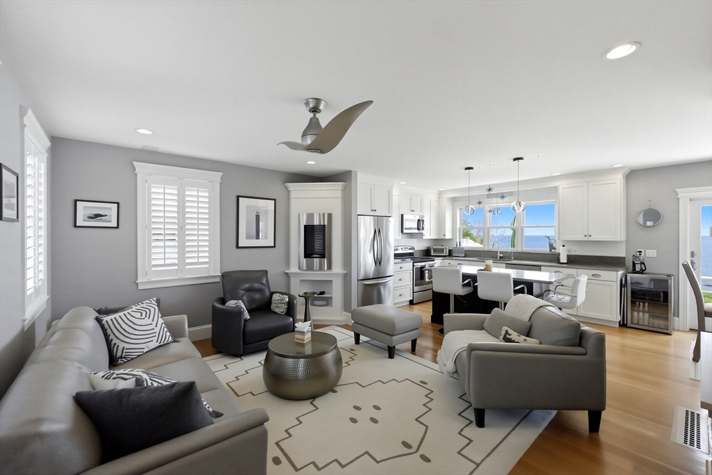21 Shoreline Way