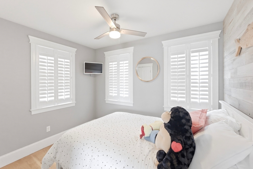 21 Shoreline Way
