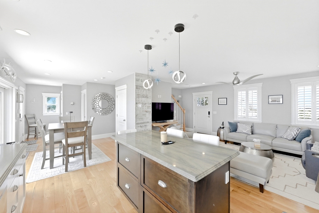 21 Shoreline Way
