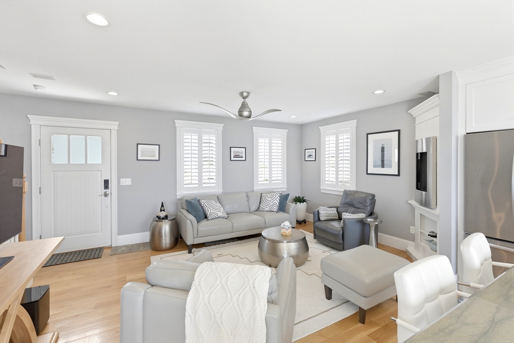 21 Shoreline Way