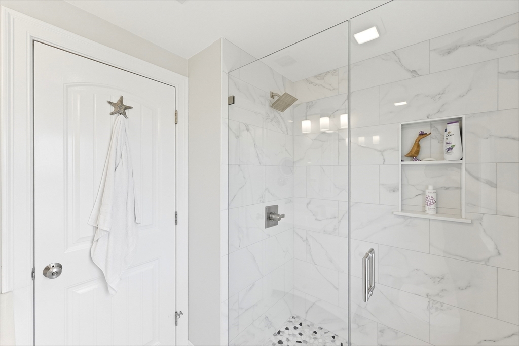 21 Shoreline Way