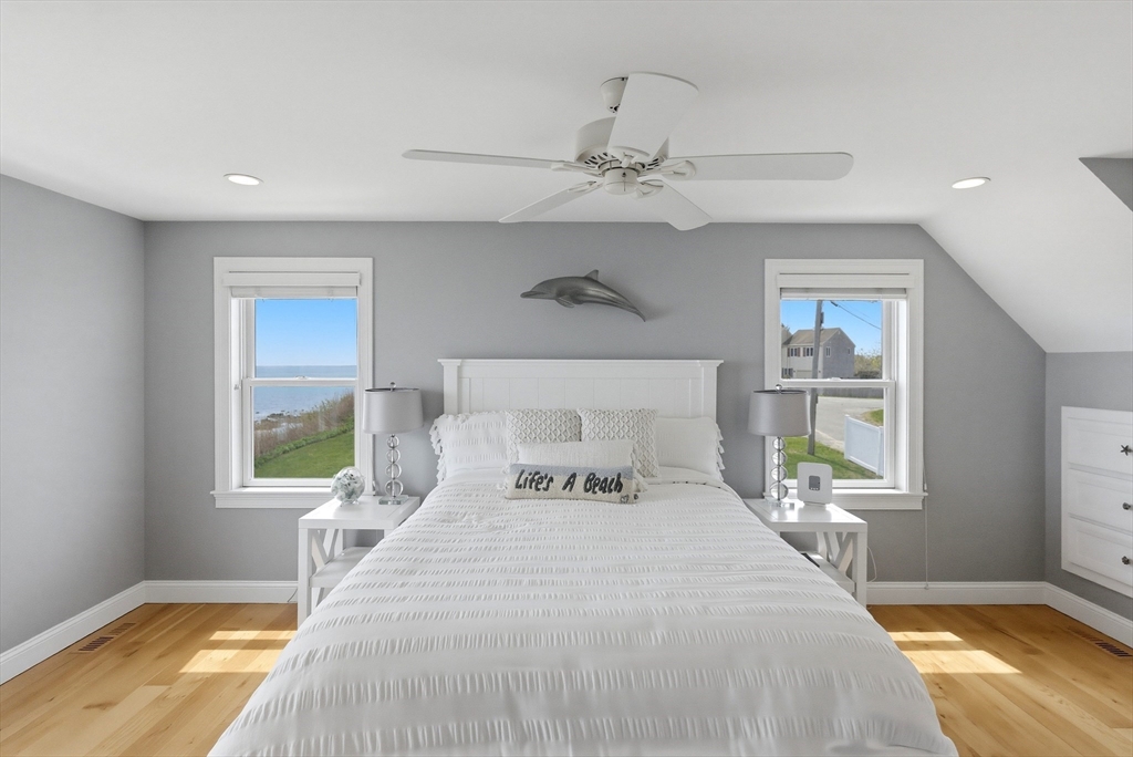 21 Shoreline Way