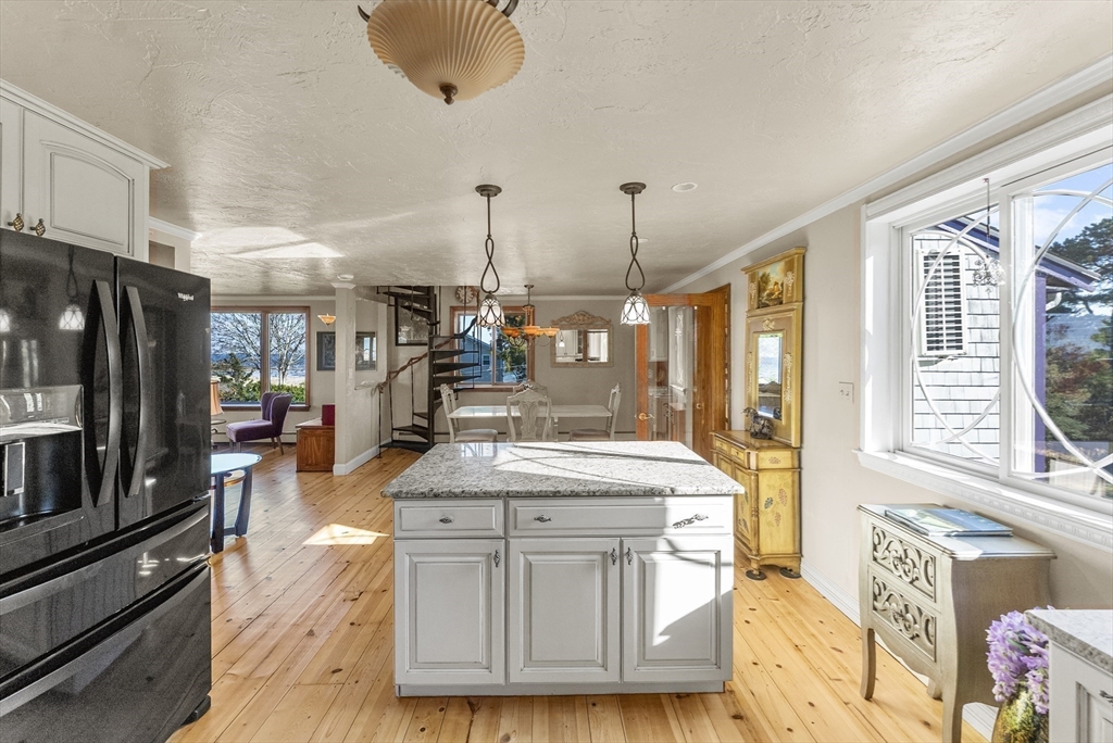 92 Lookout Point Rd