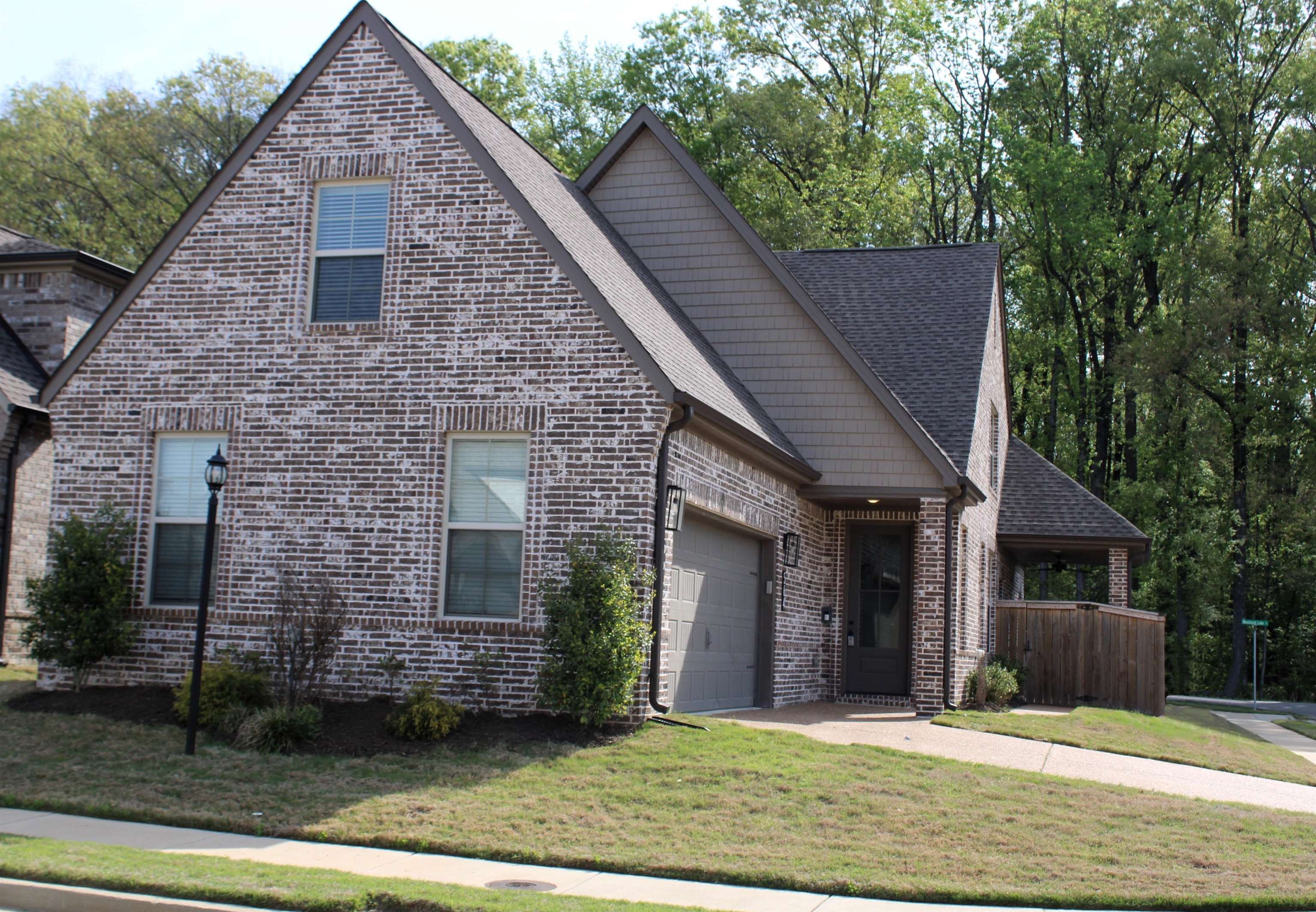 564 HOLDEN DR