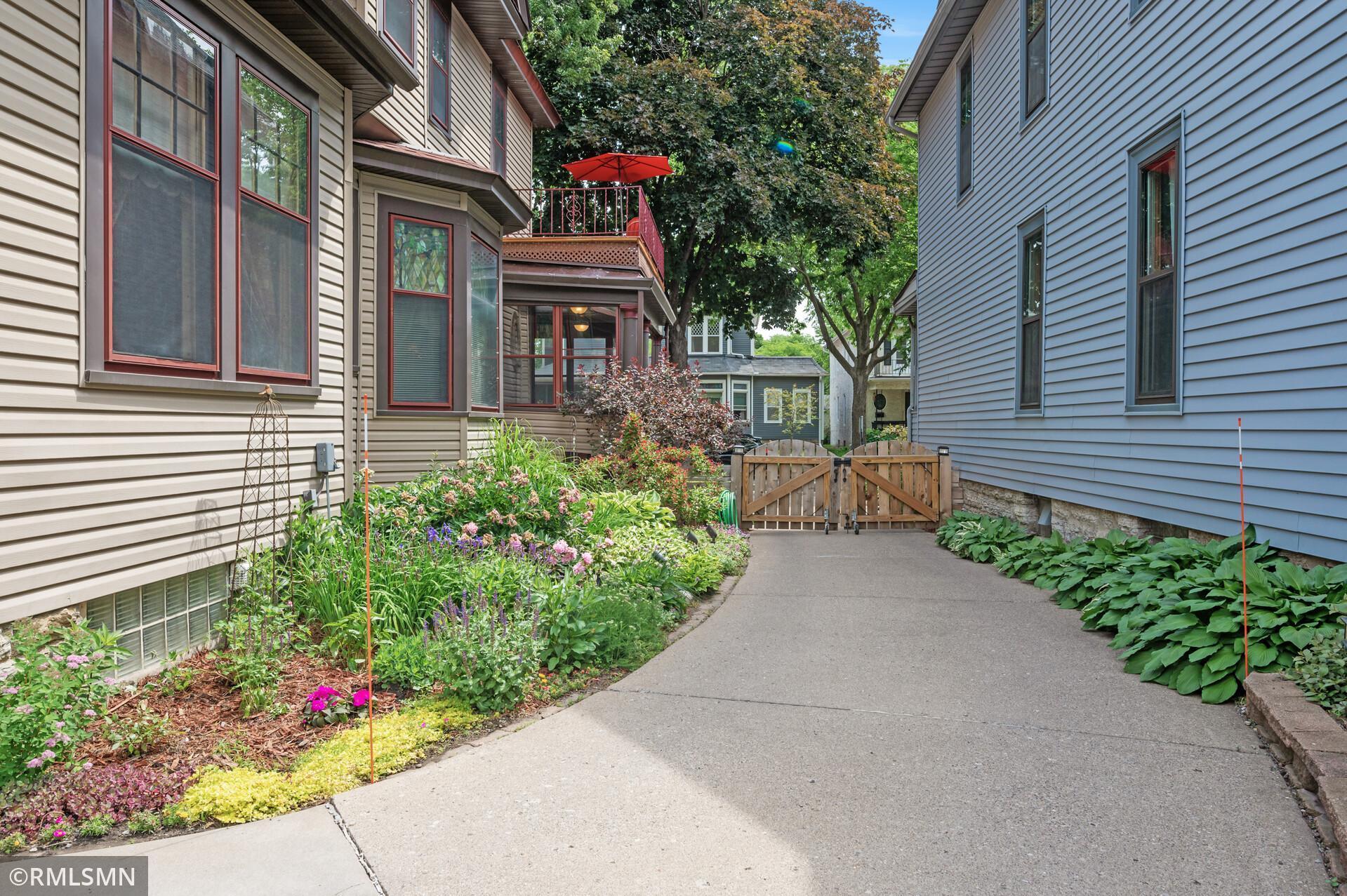 1418 Adams Street NE