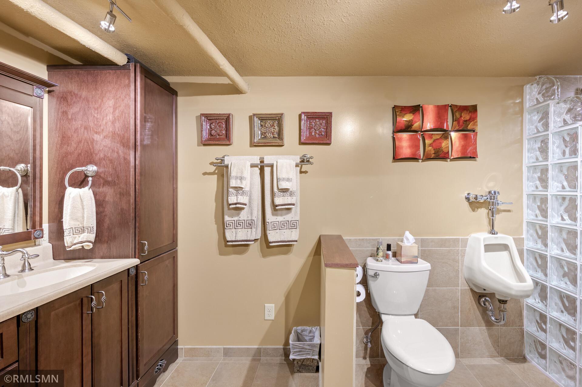 1418 Adams Street NE