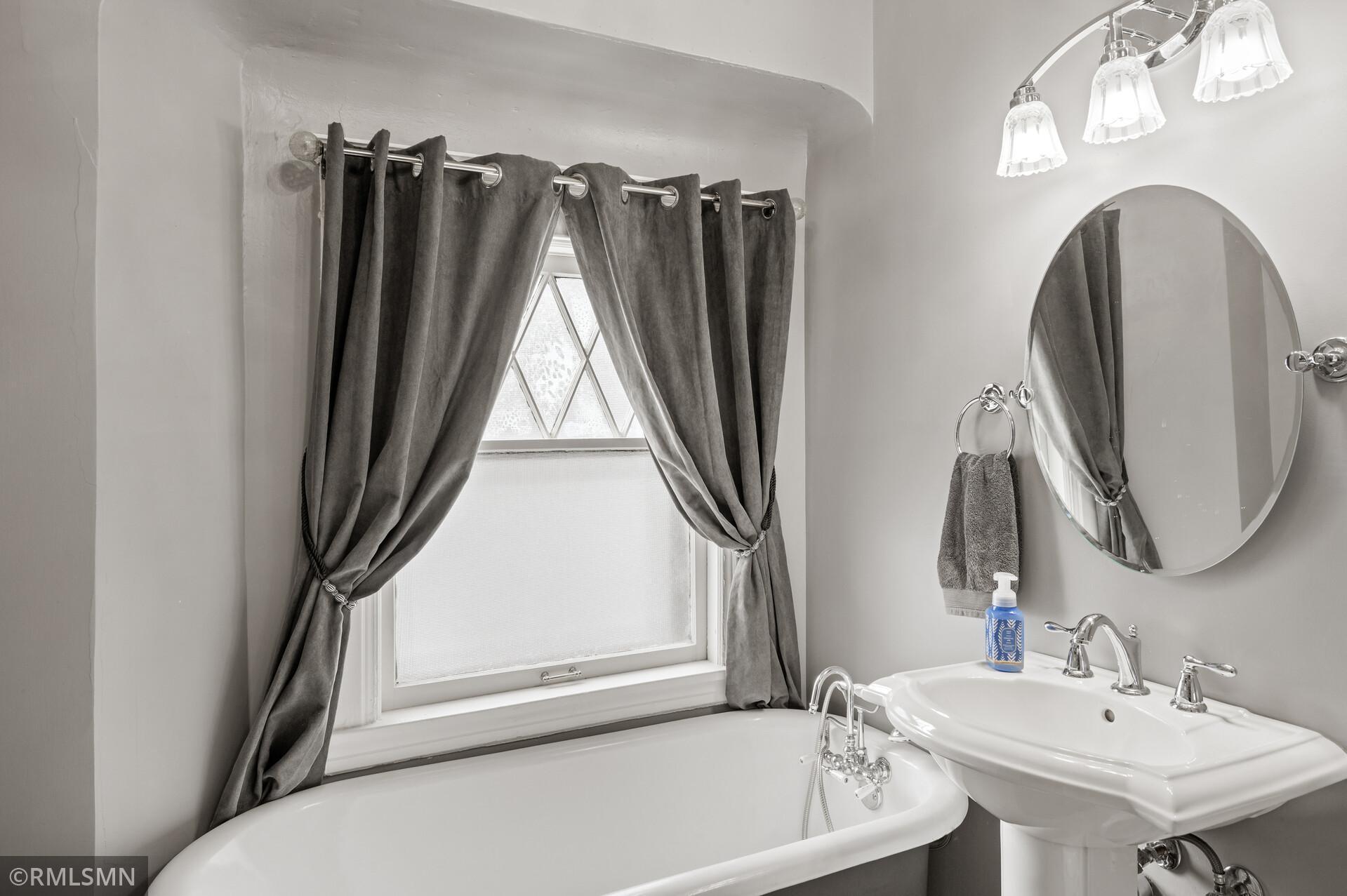 1418 Adams Street NE