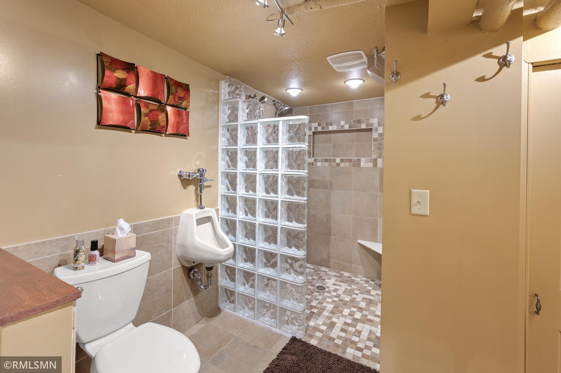 1418 Adams Street NE