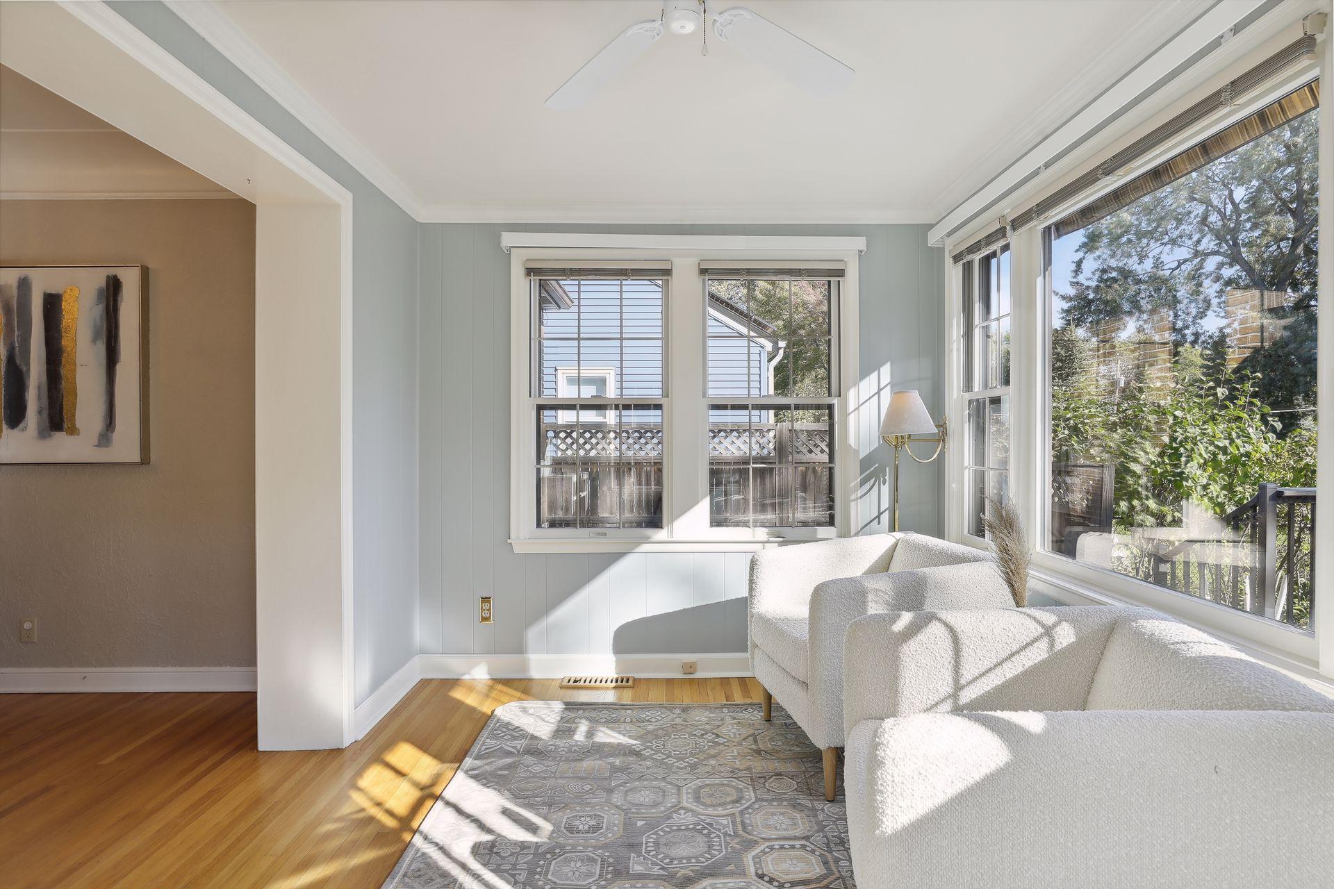 894 Arlington Avenue W