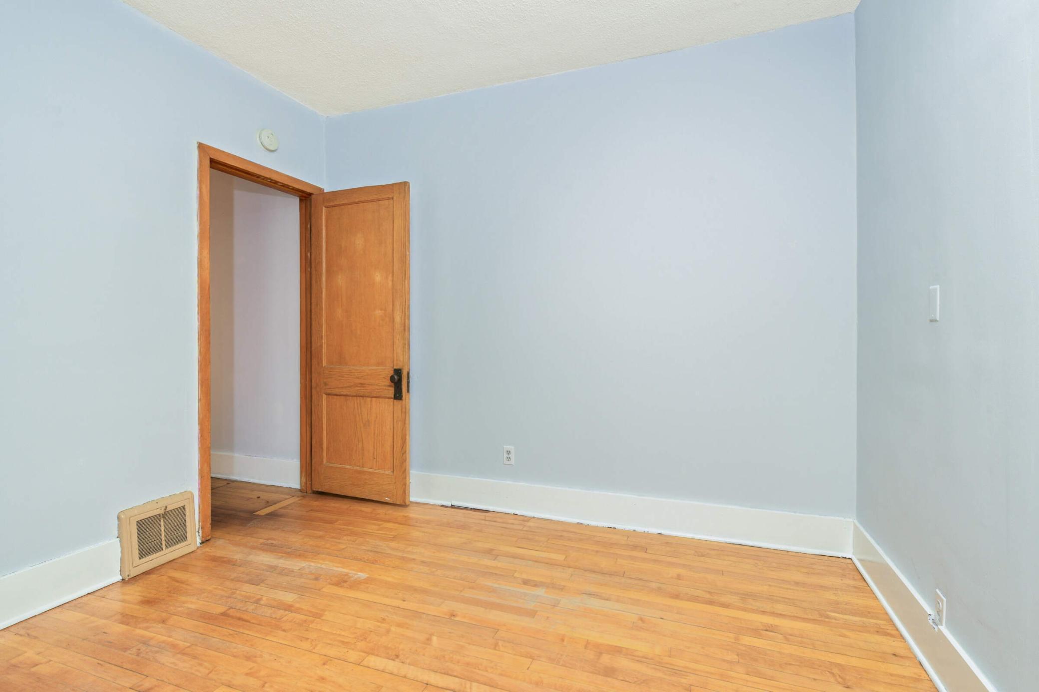 3606 Russell Avenue N