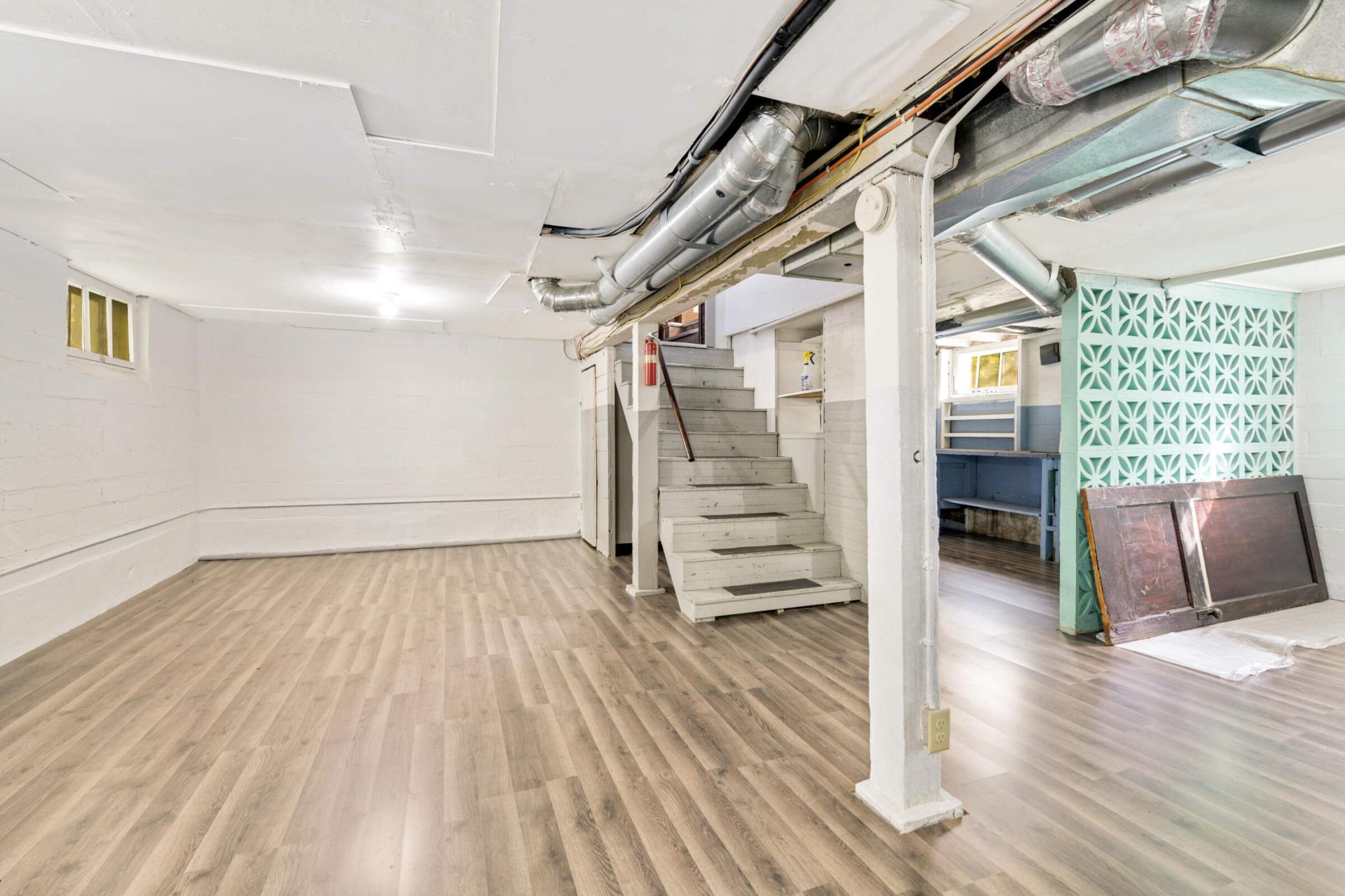 3606 Russell Avenue N