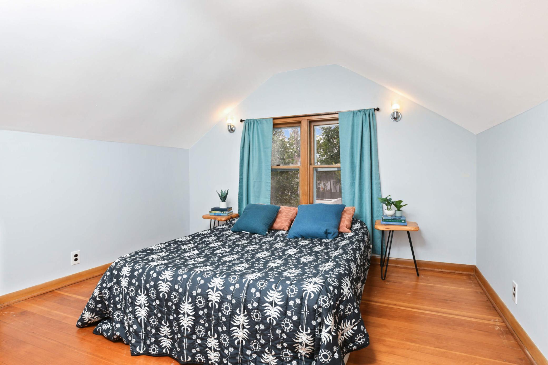 3606 Russell Avenue N