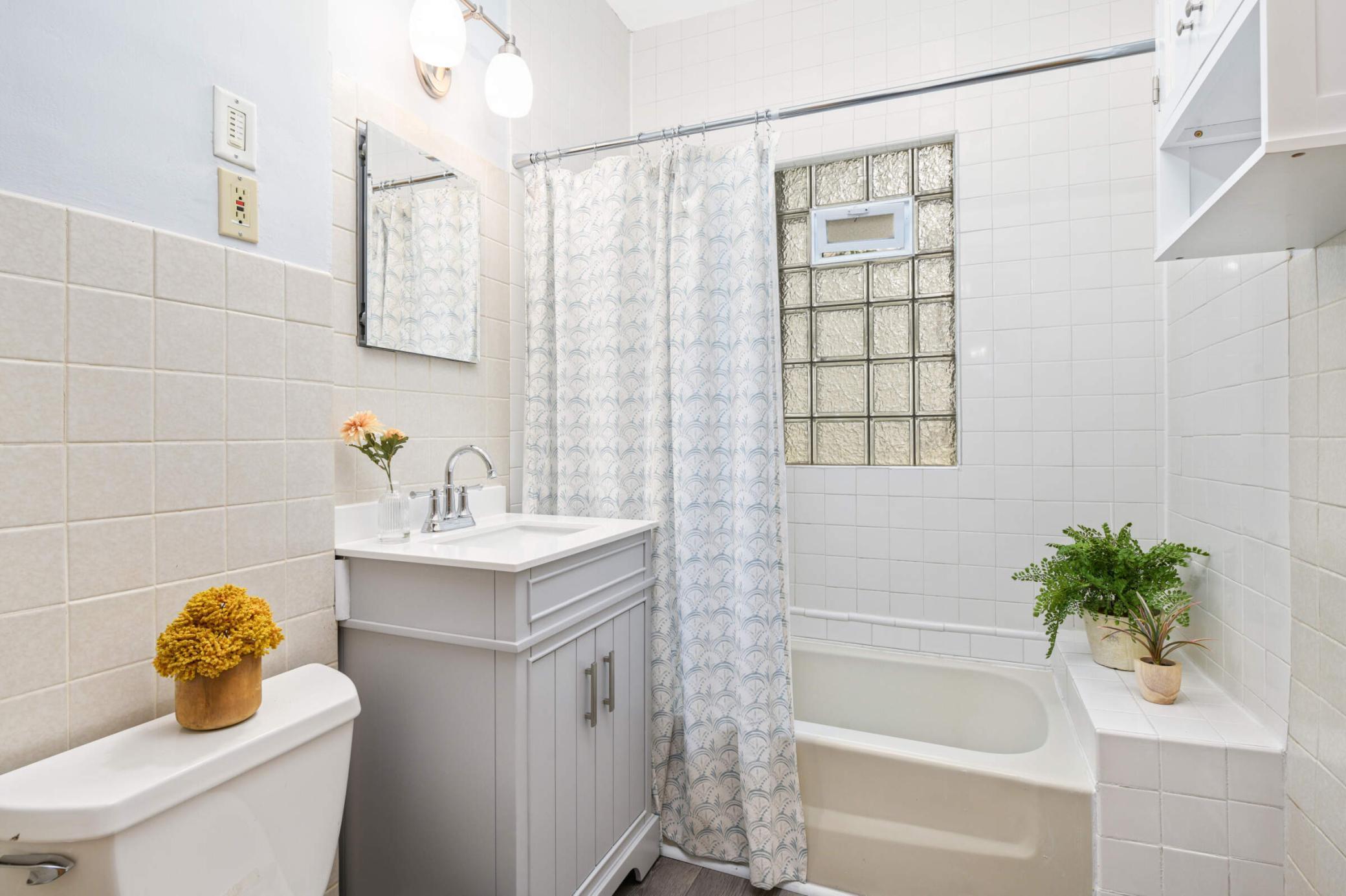 3606 Russell Avenue N