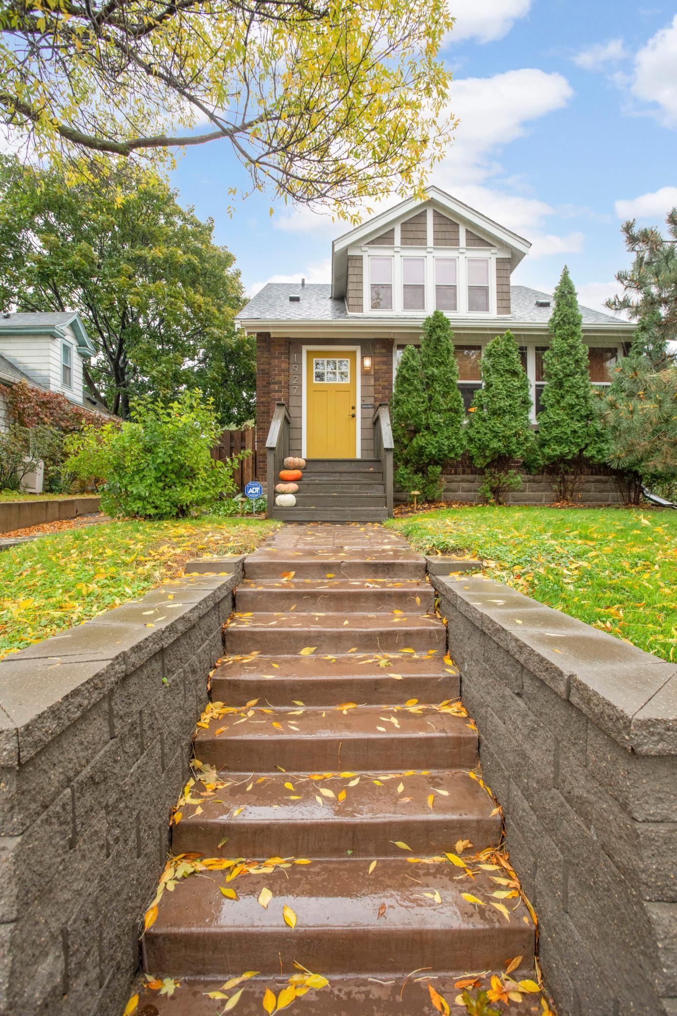 1927 Buchanan Street NE
