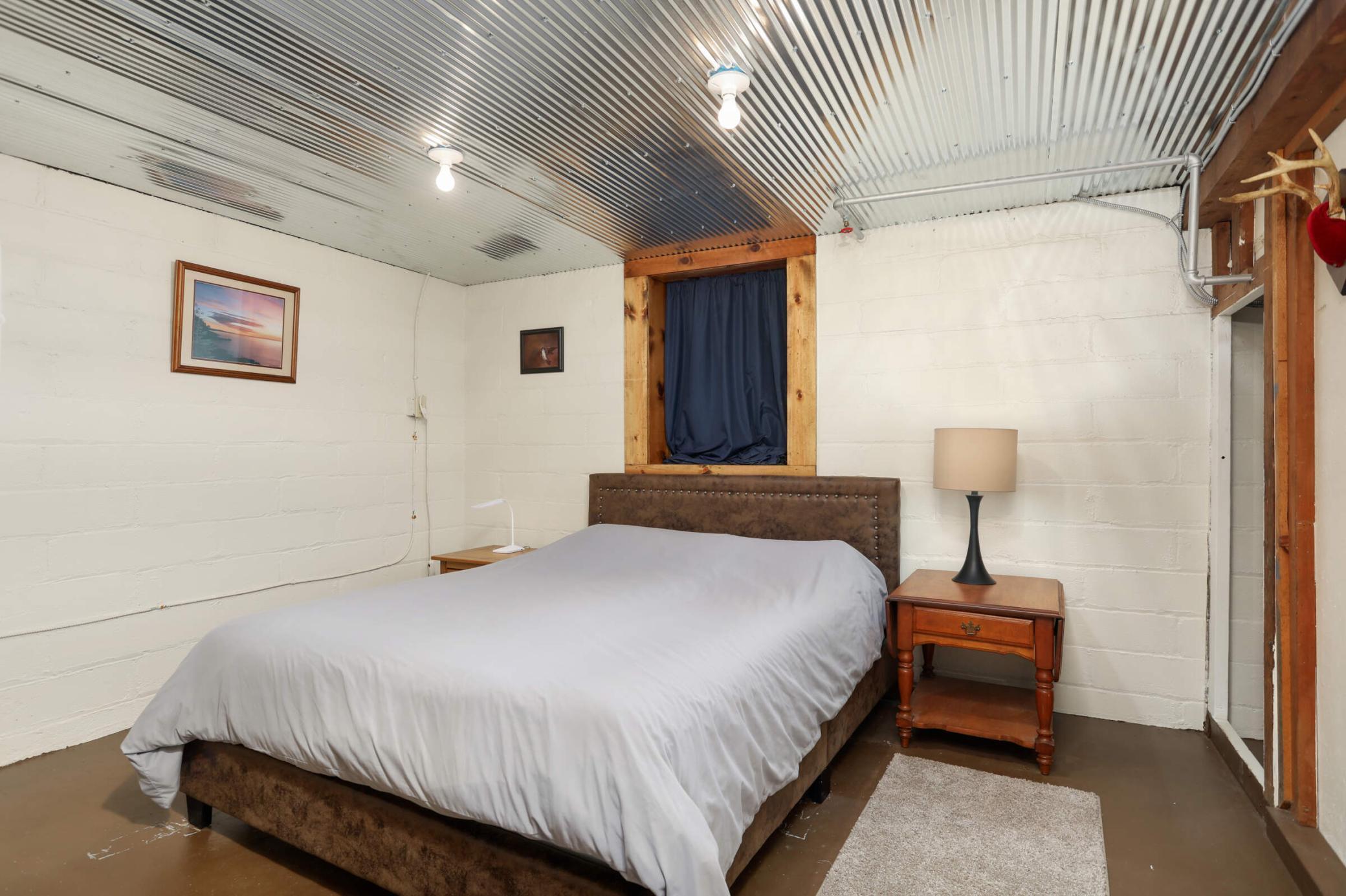 7886 Sunnyside Road