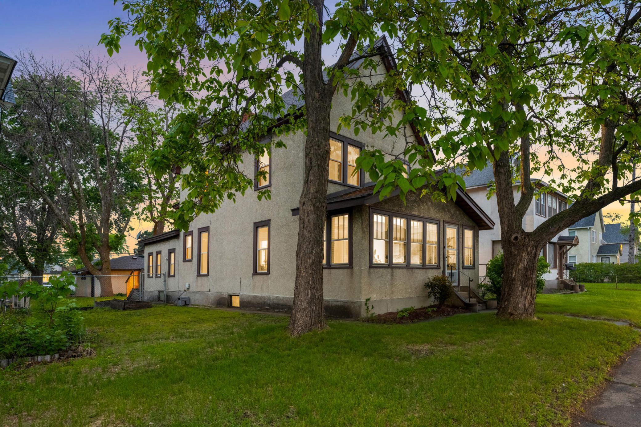 2538 University Avenue NE