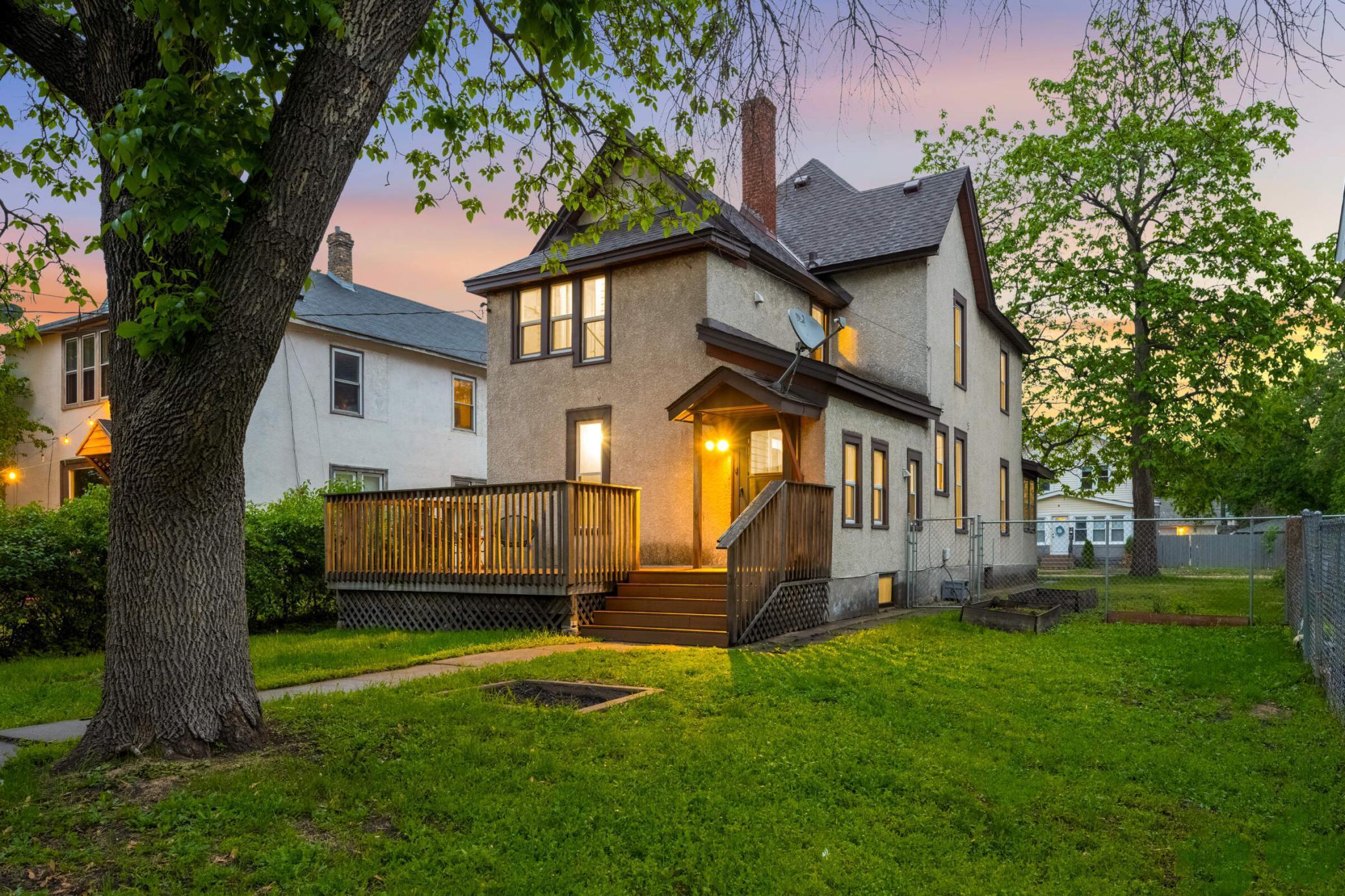 2538 University Avenue NE