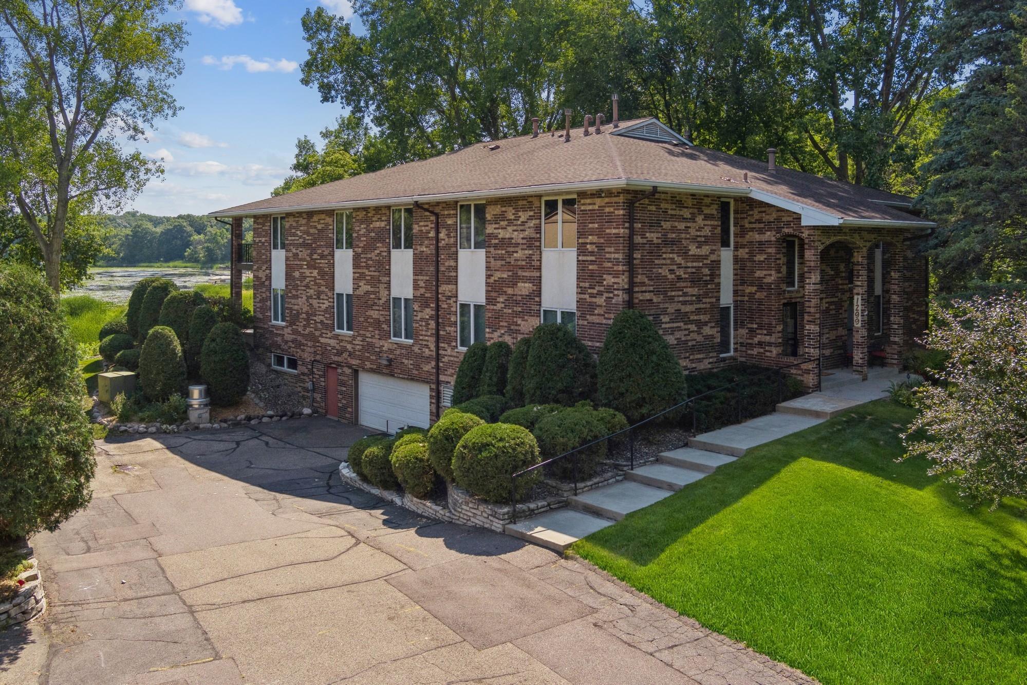 1299 Black Oaks Court N Unit: 1D