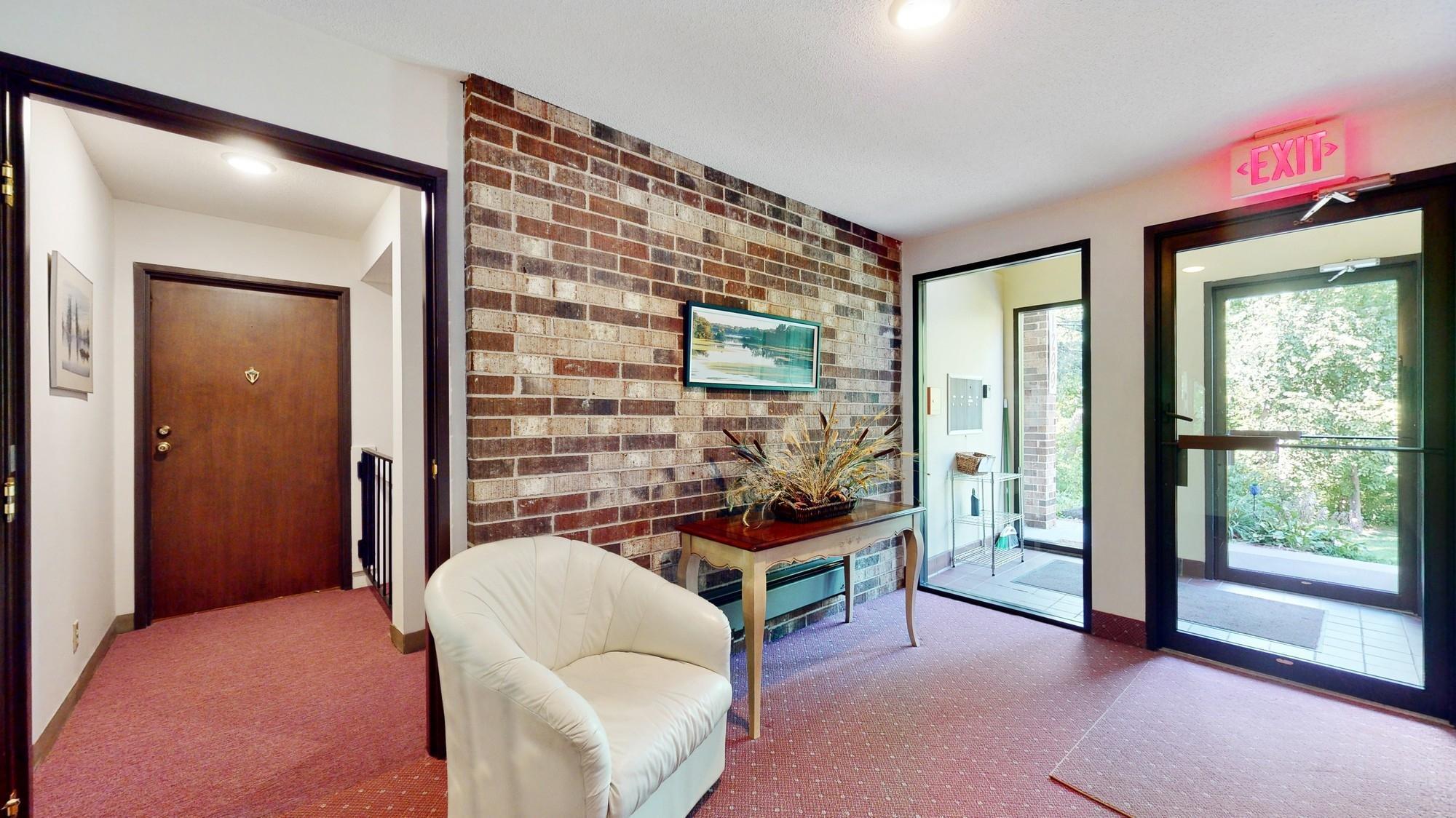 1299 Black Oaks Court N Unit: 1D