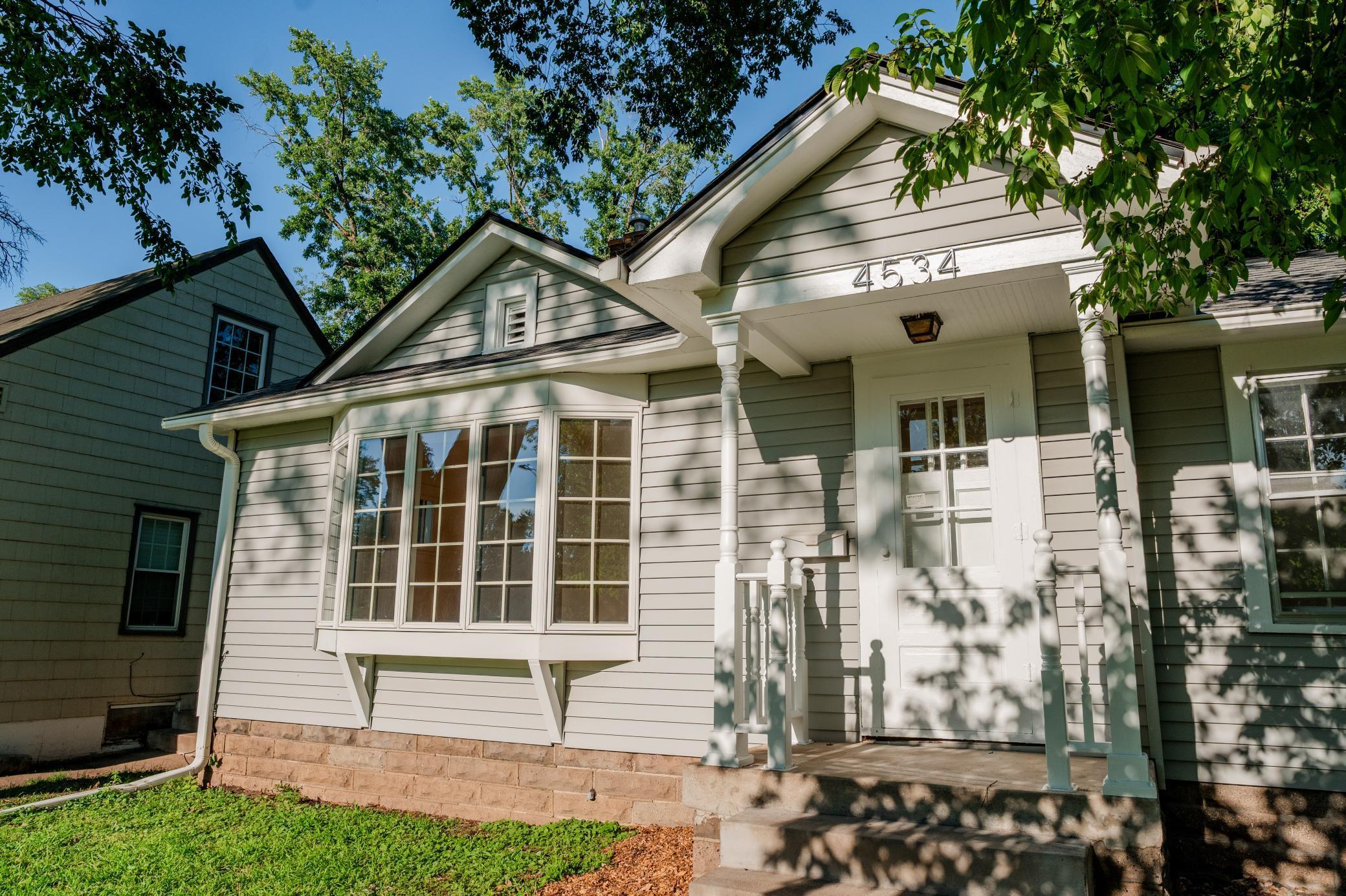 4534 Queen Avenue N