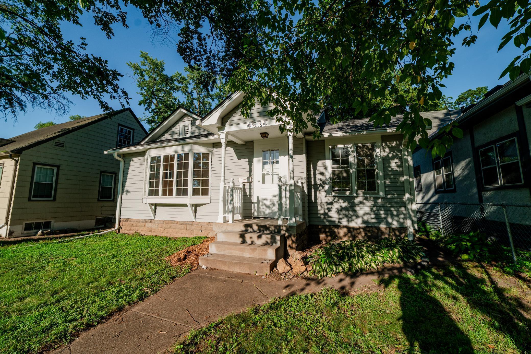 4534 Queen Avenue N