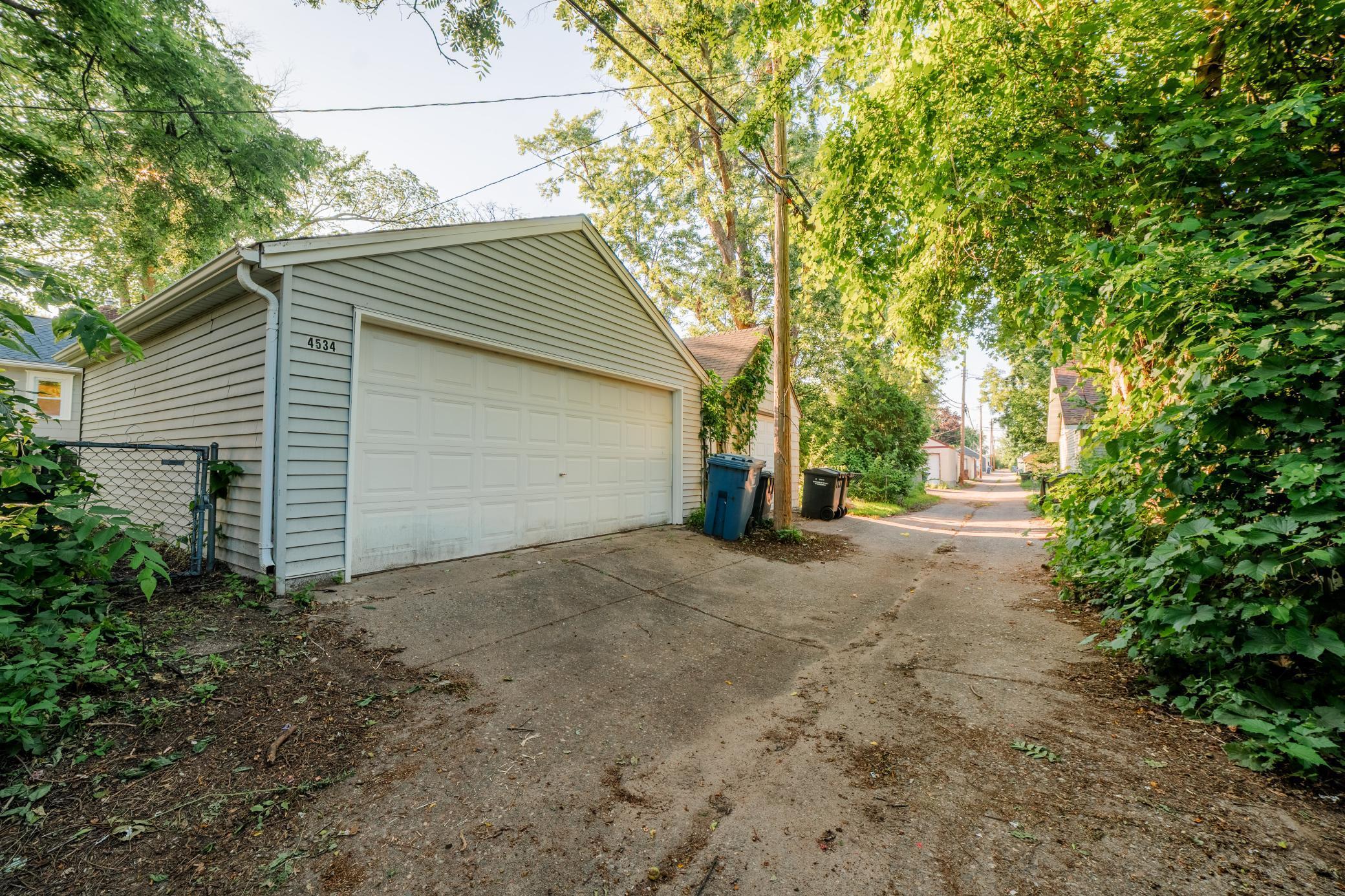4534 Queen Avenue N