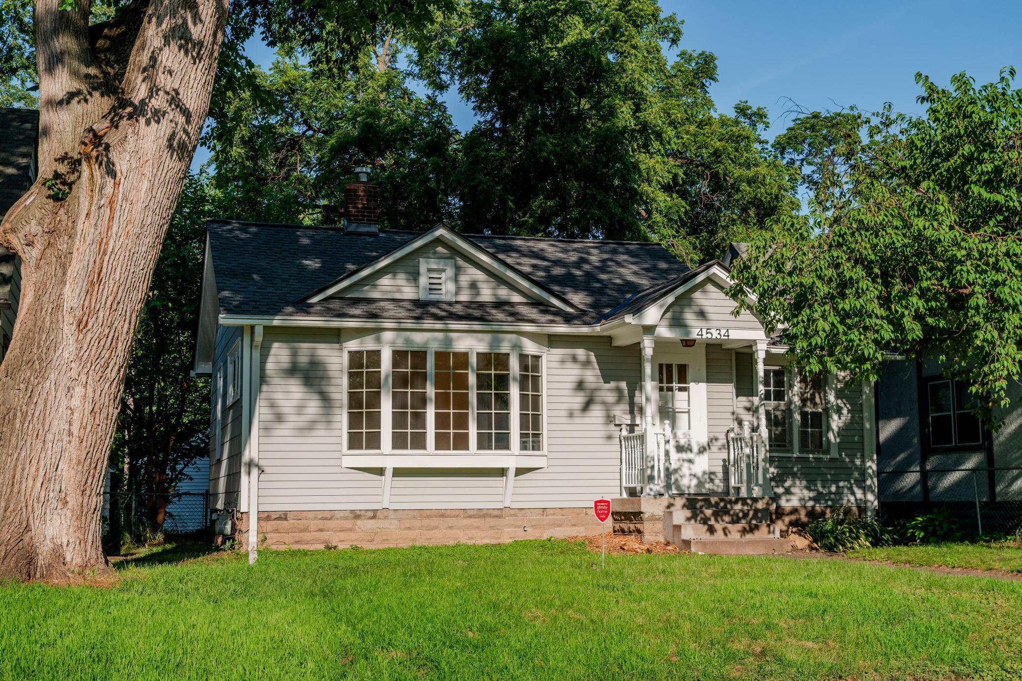 4534 Queen Avenue N