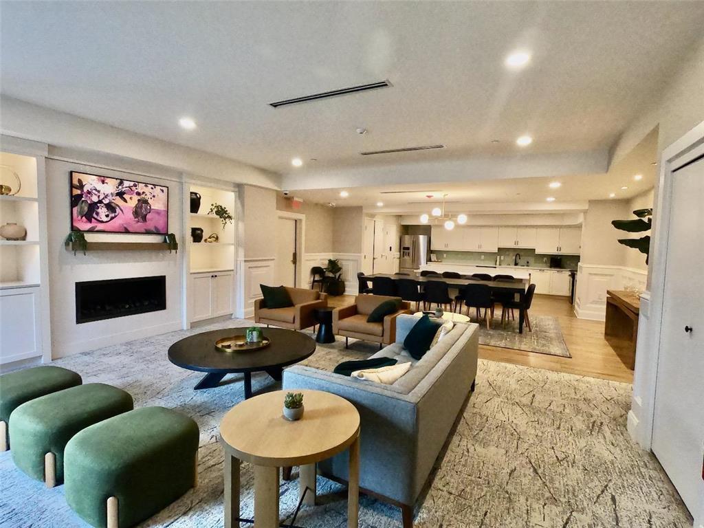 110 1st Avenue NE Unit: F605