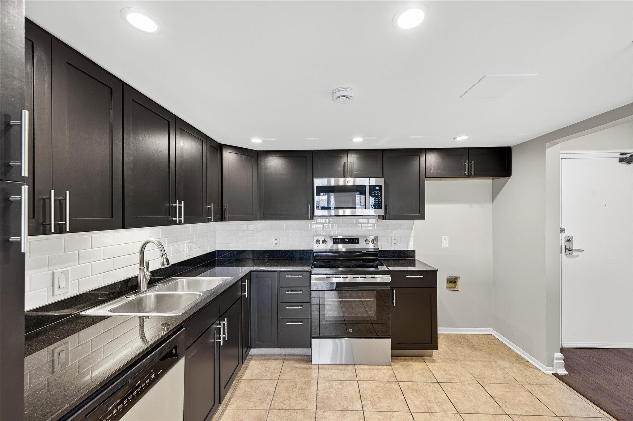 110 1st Avenue NE Unit: F605