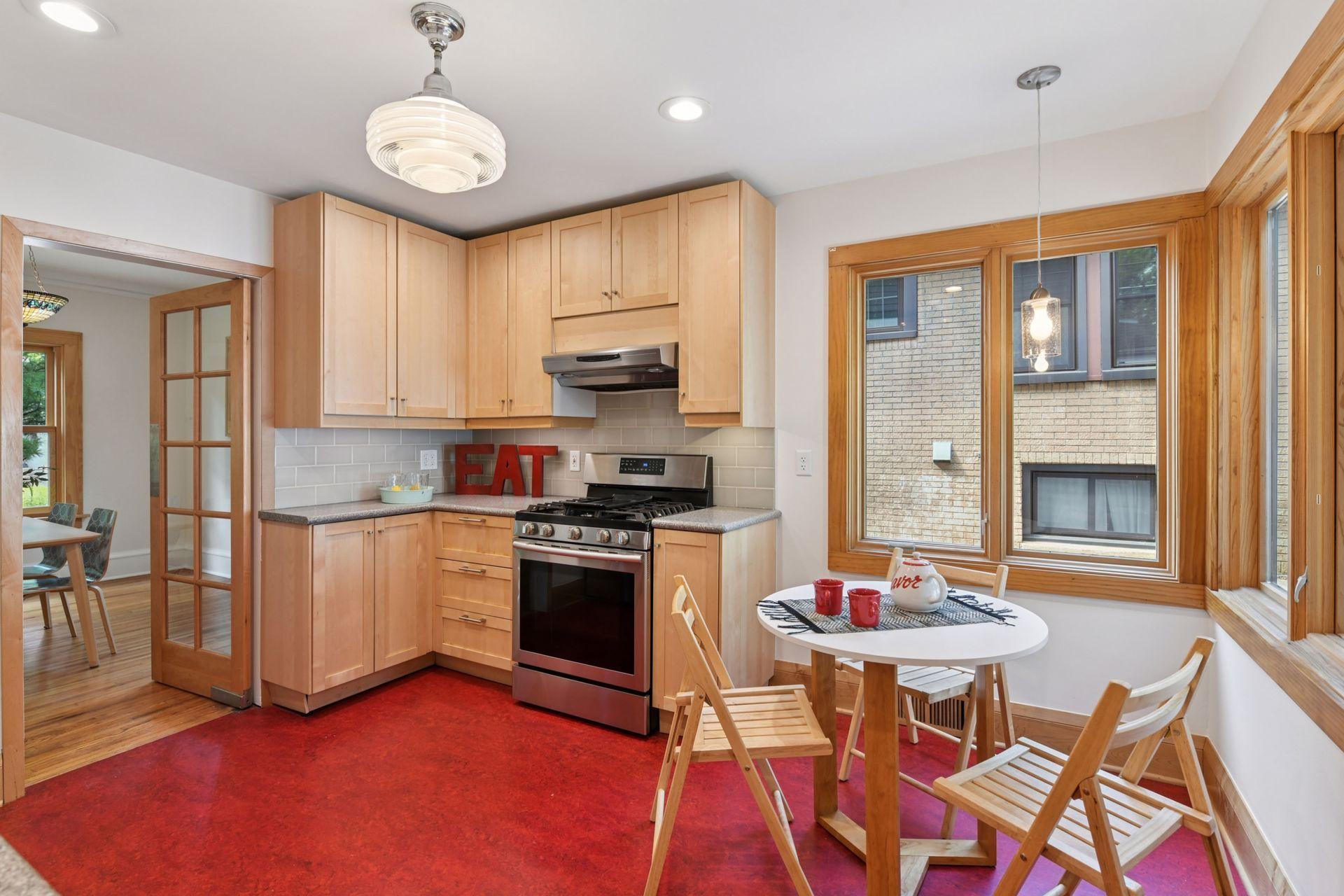 215 Warwick Street SE